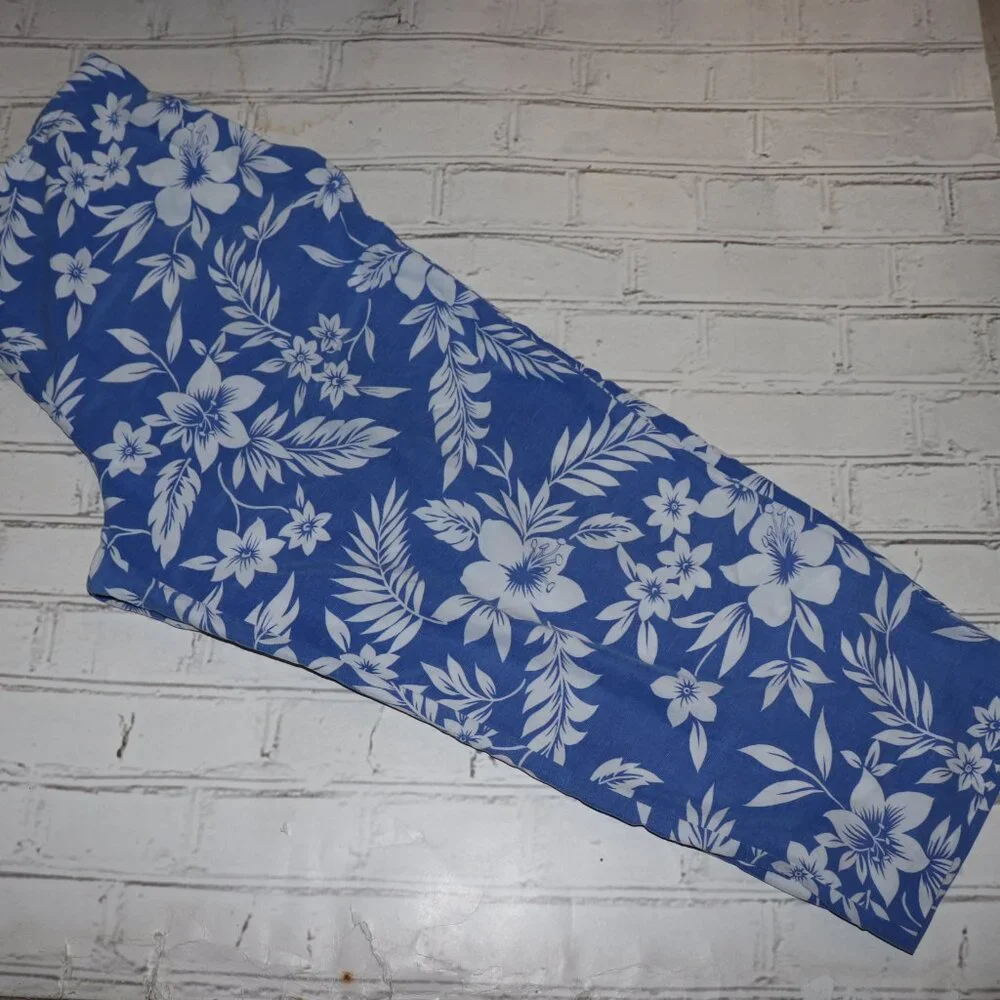🌺 Sag Harbor Capri Pants · Size 12 · Blue Floral